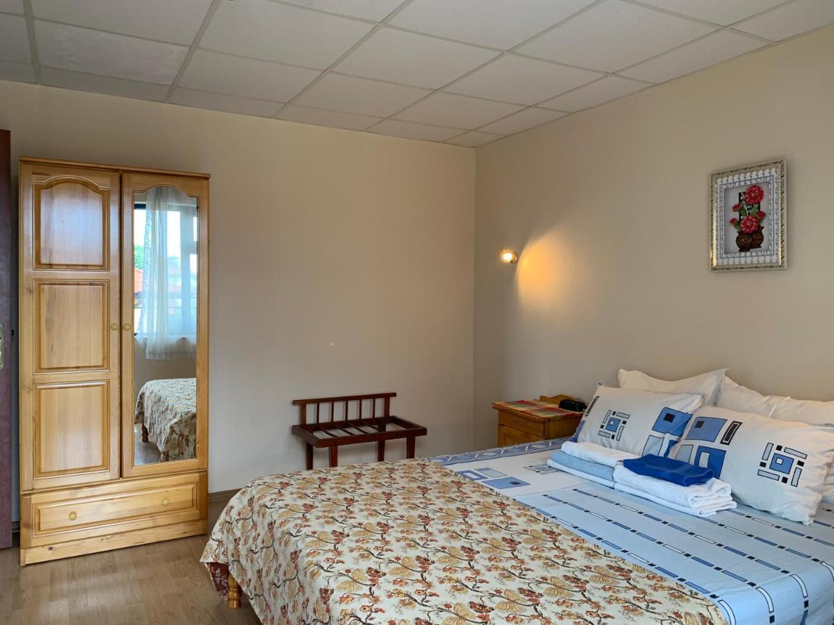 Guest House “Olesya” Obzor Exterior photo